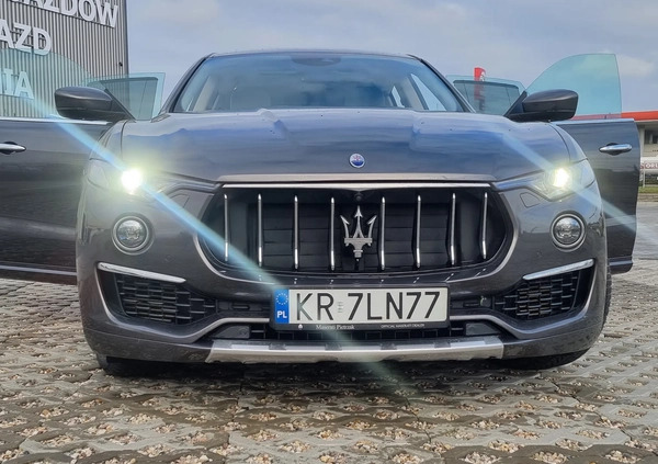 Maserati Levante cena 292999 przebieg: 53000, rok produkcji 2019 z Tarnobrzeg małe 631